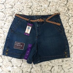 Gloria Vanderbilt stretch slimming effect shorts